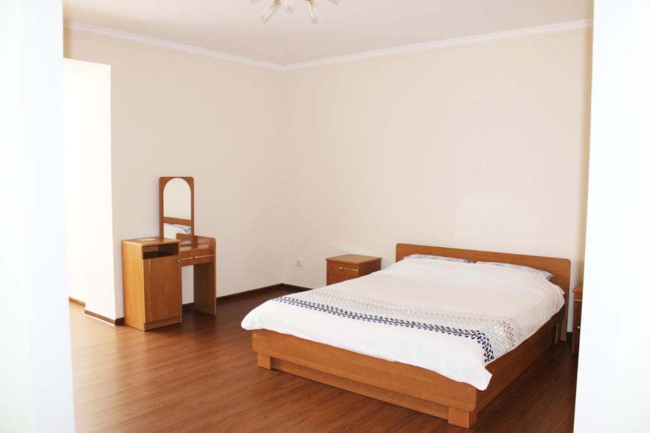 центр міста однокімнатна новобудова Apartment Lutsk